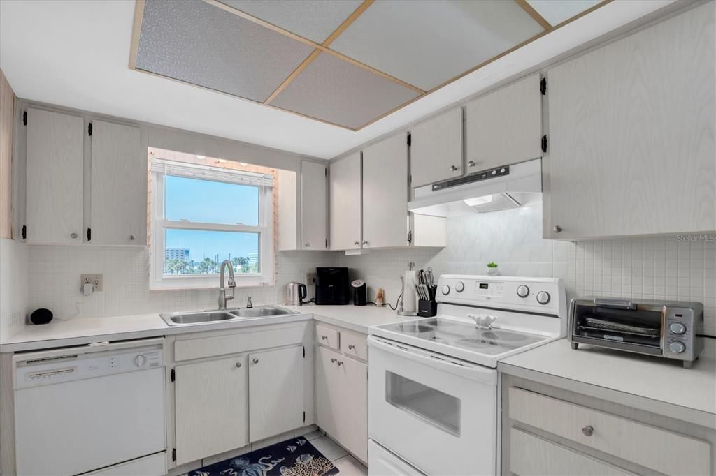 For Rent: $3,500 (2 beds, 2 baths, 1350 Square Feet)