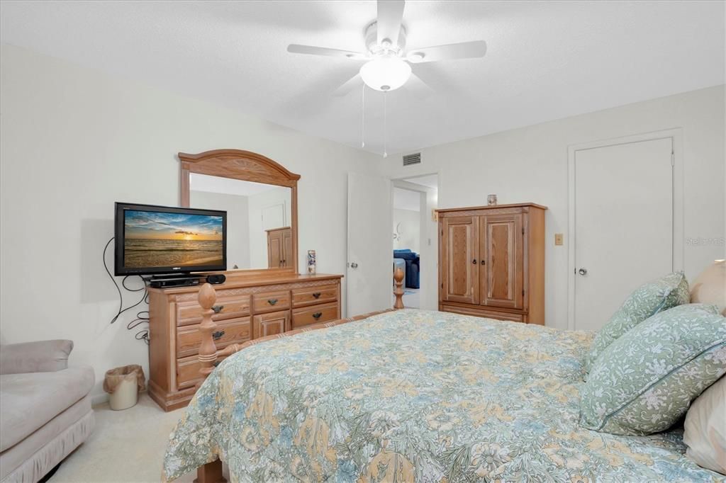 For Rent: $3,500 (2 beds, 2 baths, 1350 Square Feet)