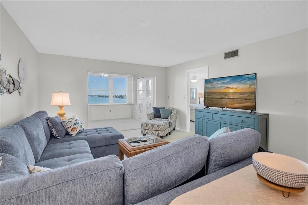 For Rent: $3,500 (2 beds, 2 baths, 1350 Square Feet)