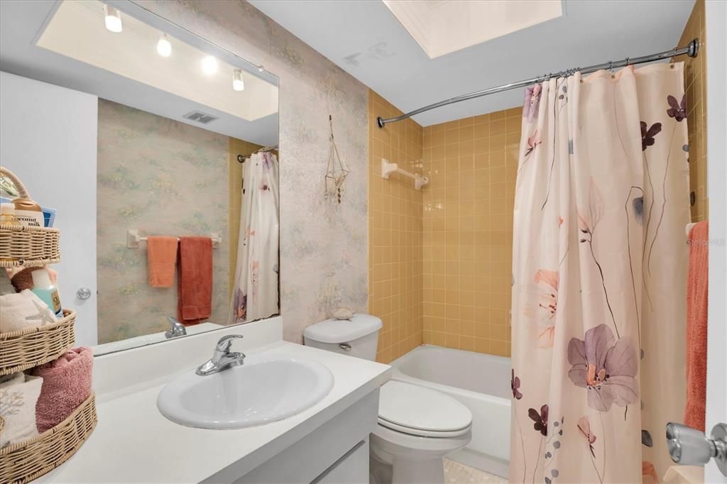 For Rent: $3,500 (2 beds, 2 baths, 1350 Square Feet)