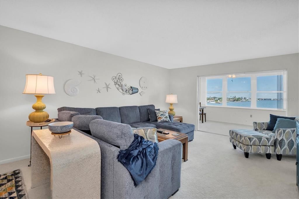 For Rent: $3,500 (2 beds, 2 baths, 1350 Square Feet)