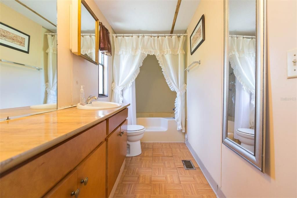 En Venta: $250,000 (3 camas, 2 baños, 960 Pies cuadrados)