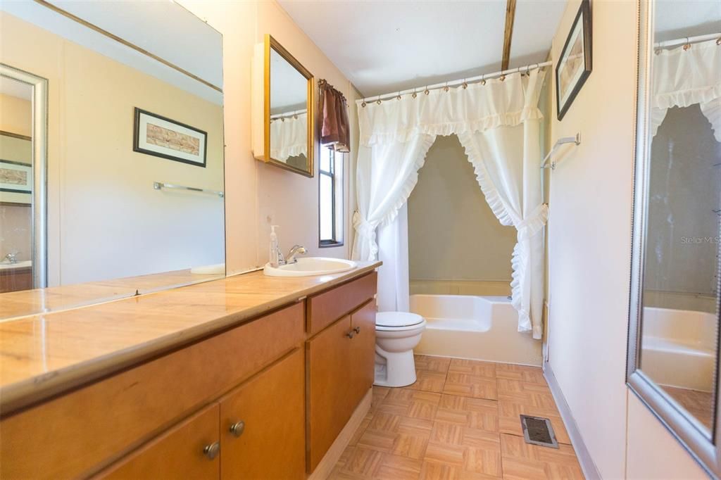 En Venta: $250,000 (3 camas, 2 baños, 960 Pies cuadrados)