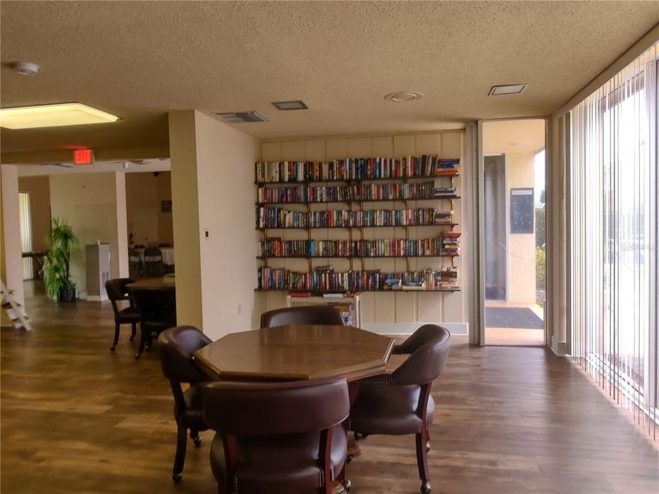 For Sale: $307,000 (2 beds, 2 baths, 1361 Square Feet)