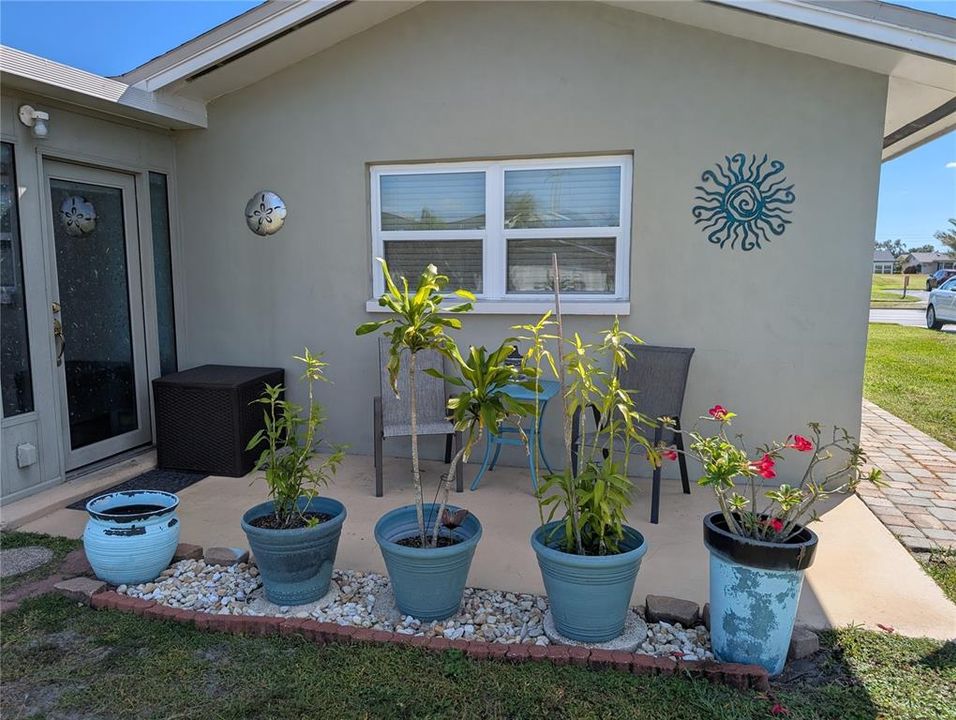 For Sale: $307,000 (2 beds, 2 baths, 1361 Square Feet)