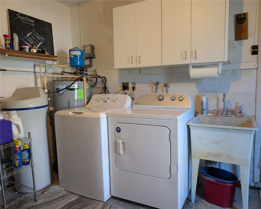 For Sale: $307,000 (2 beds, 2 baths, 1361 Square Feet)