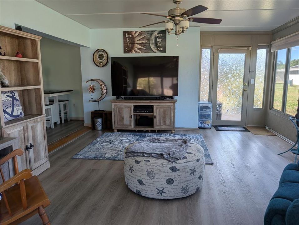 For Sale: $307,000 (2 beds, 2 baths, 1361 Square Feet)