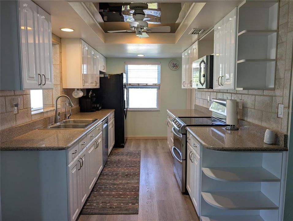 For Sale: $307,000 (2 beds, 2 baths, 1361 Square Feet)