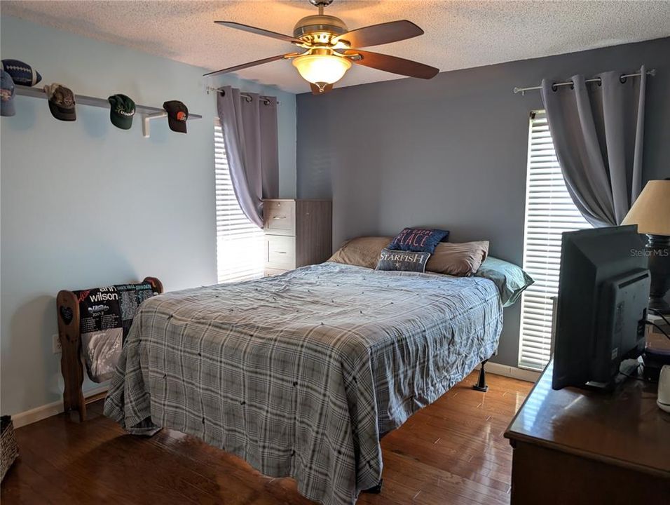 For Sale: $307,000 (2 beds, 2 baths, 1361 Square Feet)