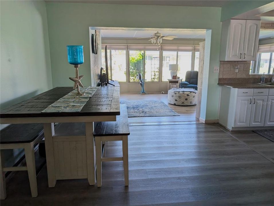 For Sale: $307,000 (2 beds, 2 baths, 1361 Square Feet)