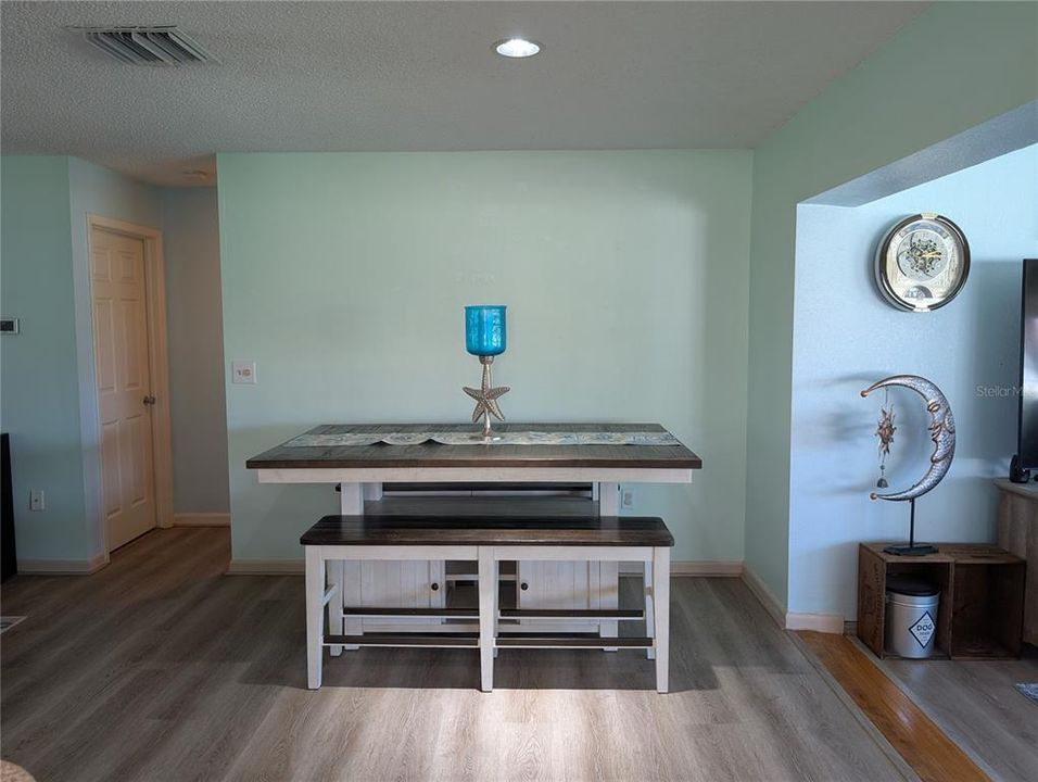 For Sale: $307,000 (2 beds, 2 baths, 1361 Square Feet)