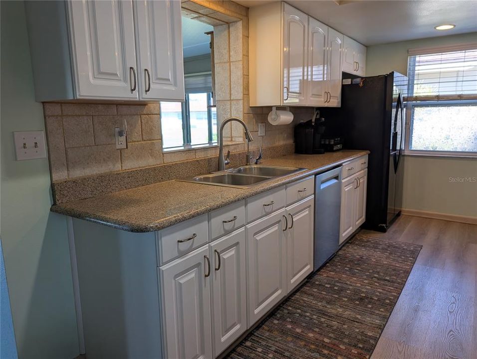 For Sale: $307,000 (2 beds, 2 baths, 1361 Square Feet)