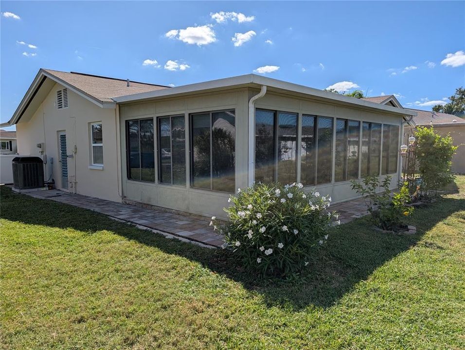 For Sale: $307,000 (2 beds, 2 baths, 1361 Square Feet)