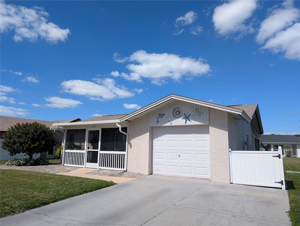 For Sale: $307,000 (2 beds, 2 baths, 1361 Square Feet)