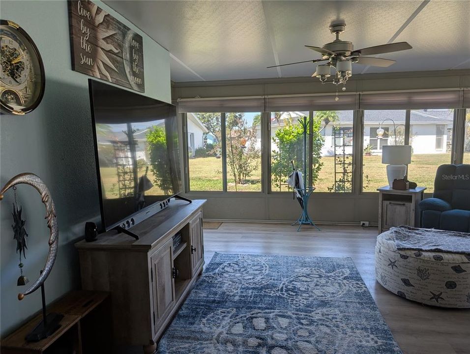 For Sale: $307,000 (2 beds, 2 baths, 1361 Square Feet)