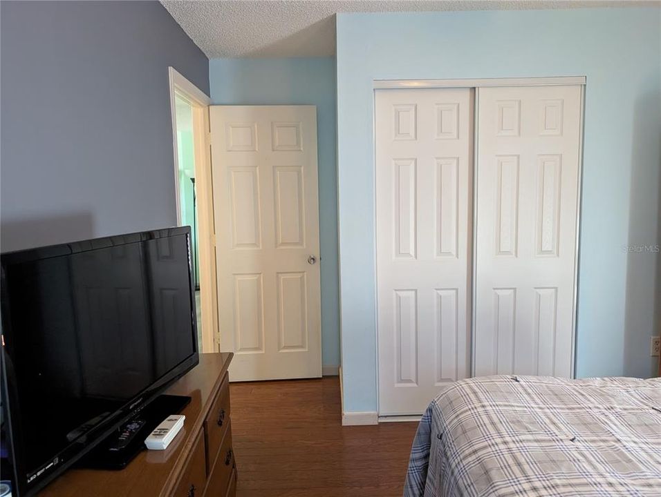 For Sale: $307,000 (2 beds, 2 baths, 1361 Square Feet)