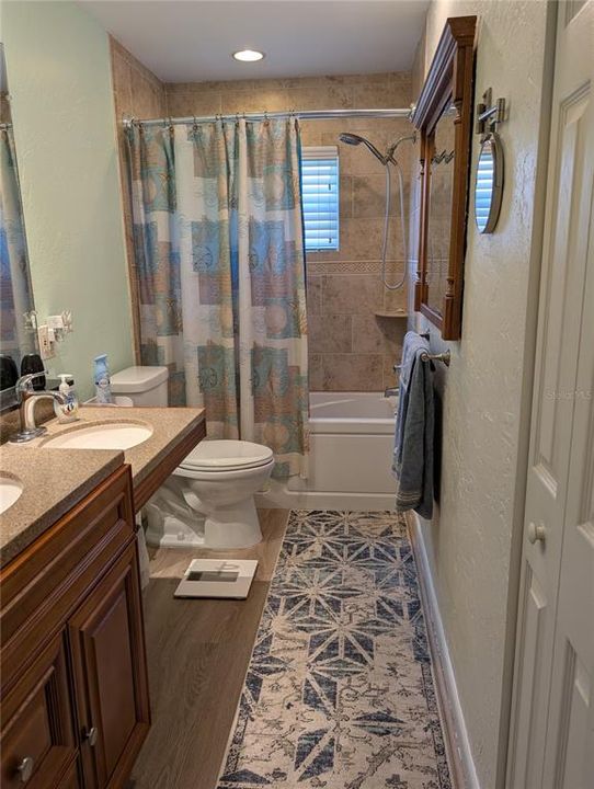 For Sale: $307,000 (2 beds, 2 baths, 1361 Square Feet)