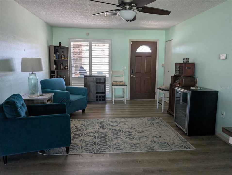 For Sale: $307,000 (2 beds, 2 baths, 1361 Square Feet)