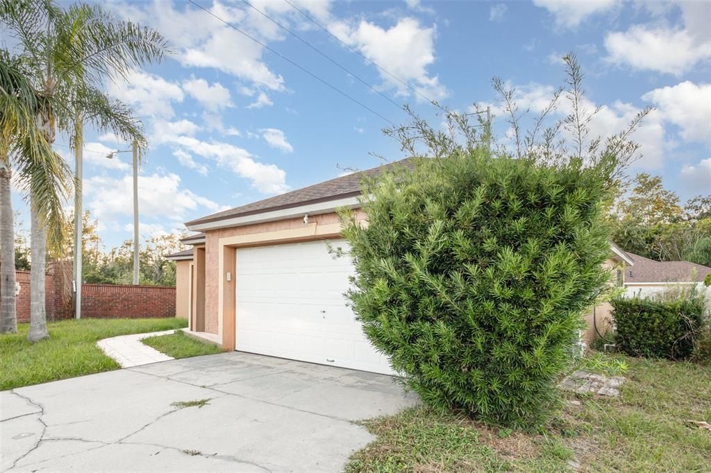 For Sale: $300,000 (3 beds, 2 baths, 1212 Square Feet)