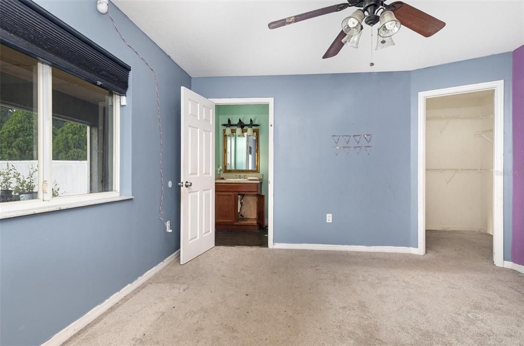 For Sale: $300,000 (3 beds, 2 baths, 1212 Square Feet)