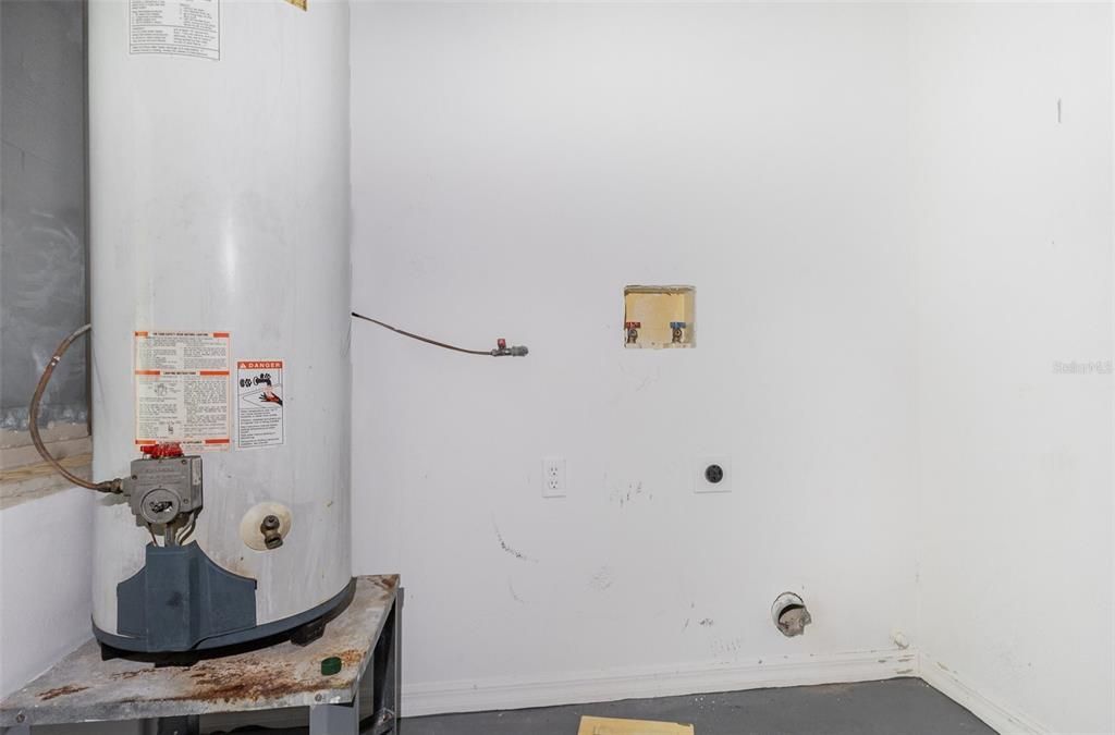 For Sale: $300,000 (3 beds, 2 baths, 1212 Square Feet)