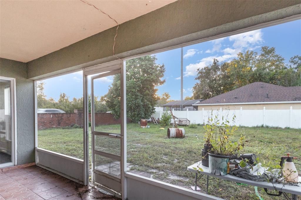 For Sale: $300,000 (3 beds, 2 baths, 1212 Square Feet)