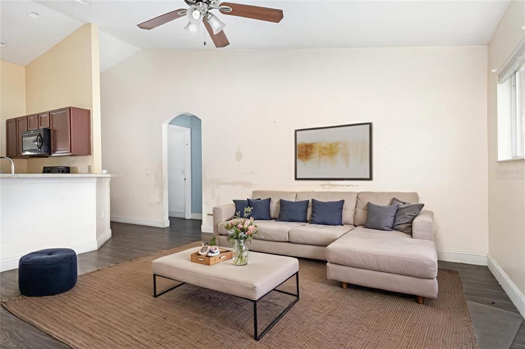 For Sale: $300,000 (3 beds, 2 baths, 1212 Square Feet)