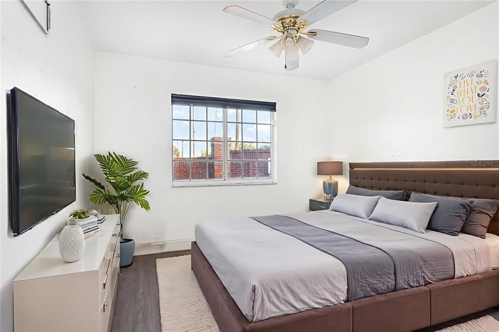 For Sale: $300,000 (3 beds, 2 baths, 1212 Square Feet)