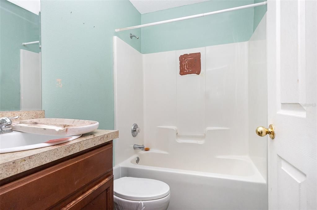 For Sale: $300,000 (3 beds, 2 baths, 1212 Square Feet)