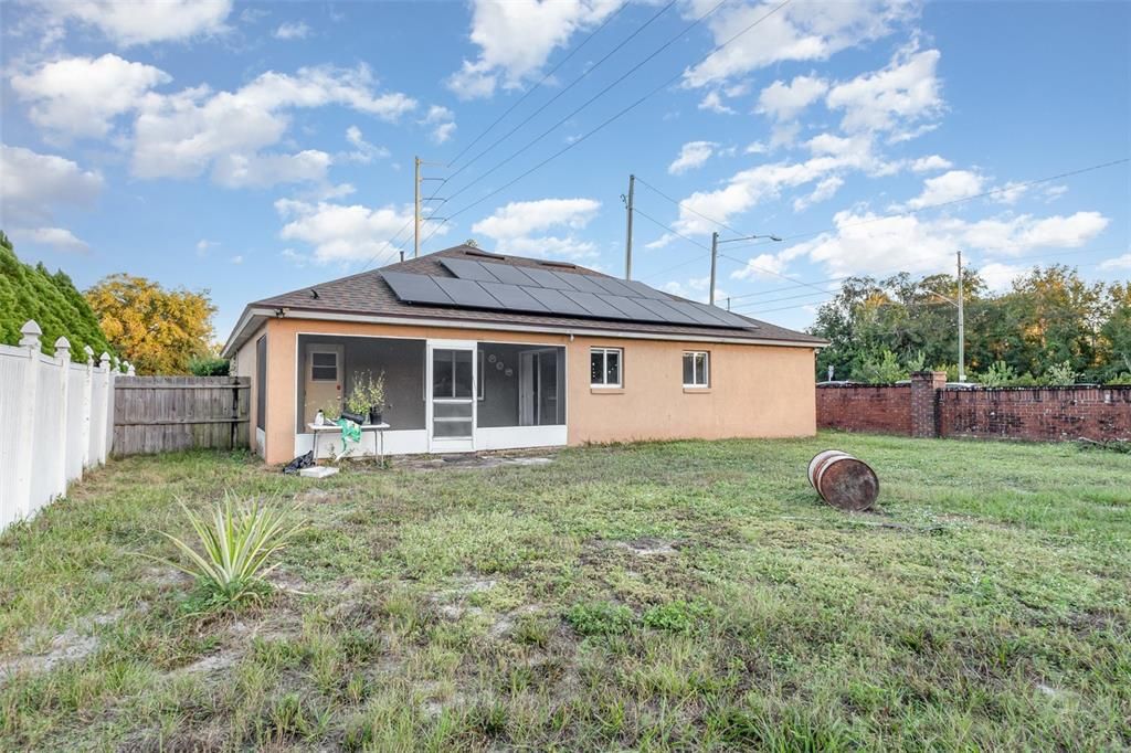 For Sale: $300,000 (3 beds, 2 baths, 1212 Square Feet)