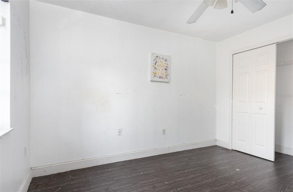 For Sale: $300,000 (3 beds, 2 baths, 1212 Square Feet)