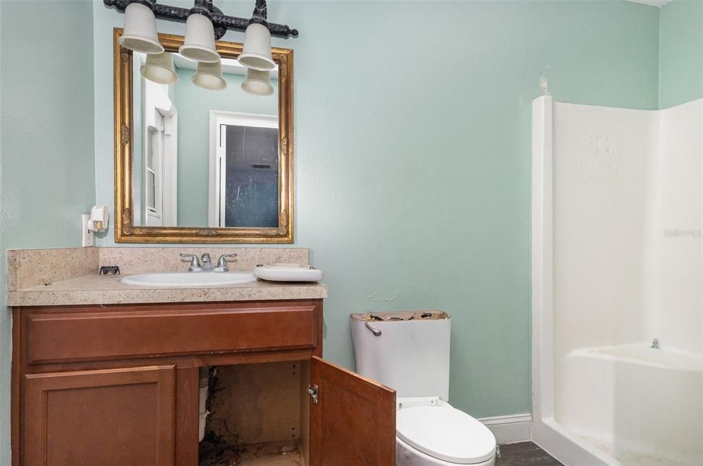 For Sale: $300,000 (3 beds, 2 baths, 1212 Square Feet)