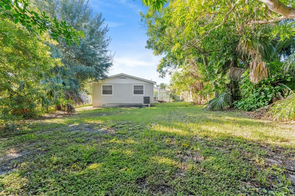 合同活跃: $279,000 (3 贝兹, 2 浴室, 1104 平方英尺)