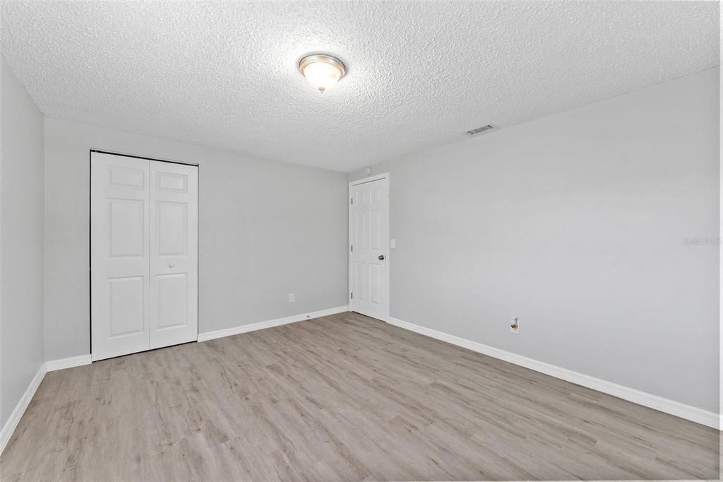 合同活跃: $279,000 (3 贝兹, 2 浴室, 1104 平方英尺)