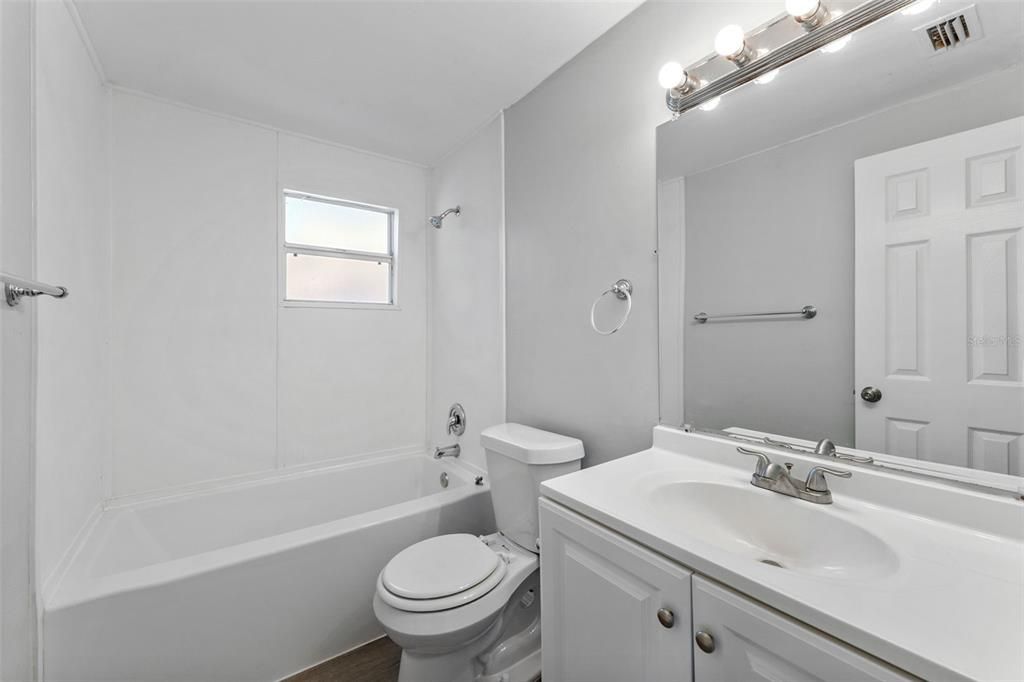 合同活跃: $279,000 (3 贝兹, 2 浴室, 1104 平方英尺)