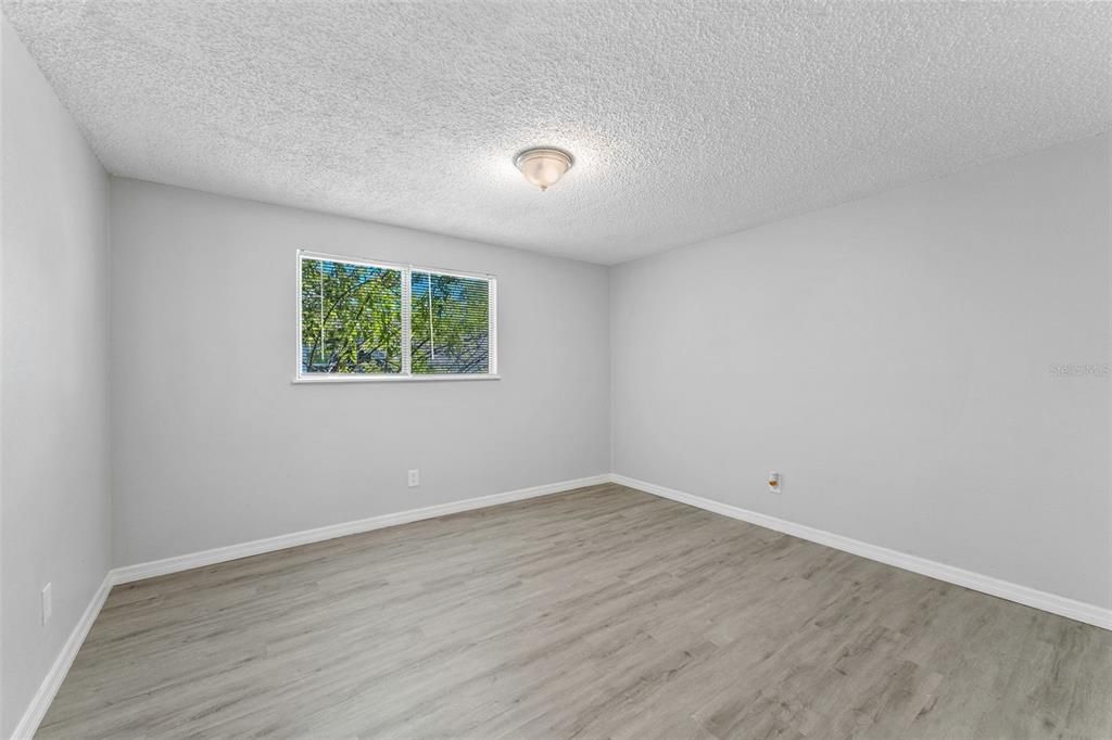 合同活跃: $279,000 (3 贝兹, 2 浴室, 1104 平方英尺)