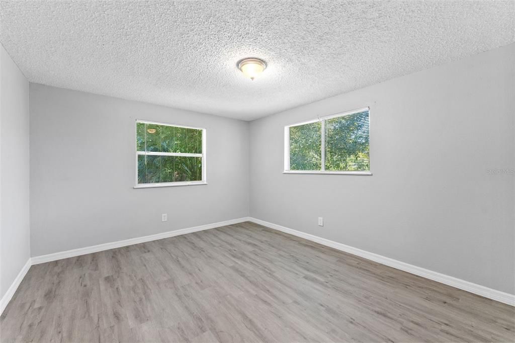 合同活跃: $279,000 (3 贝兹, 2 浴室, 1104 平方英尺)