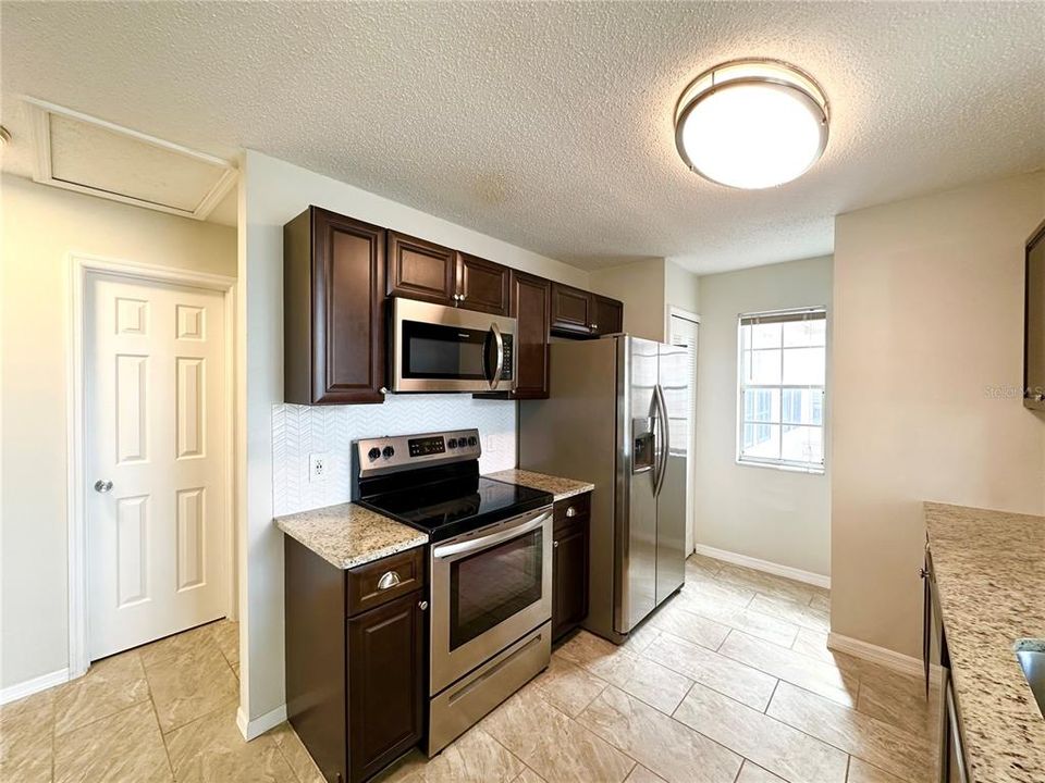 For Sale: $200,000 (3 beds, 2 baths, 1138 Square Feet)