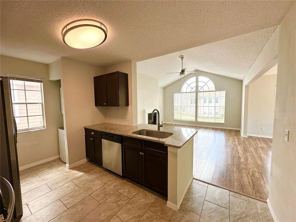 For Sale: $200,000 (3 beds, 2 baths, 1138 Square Feet)