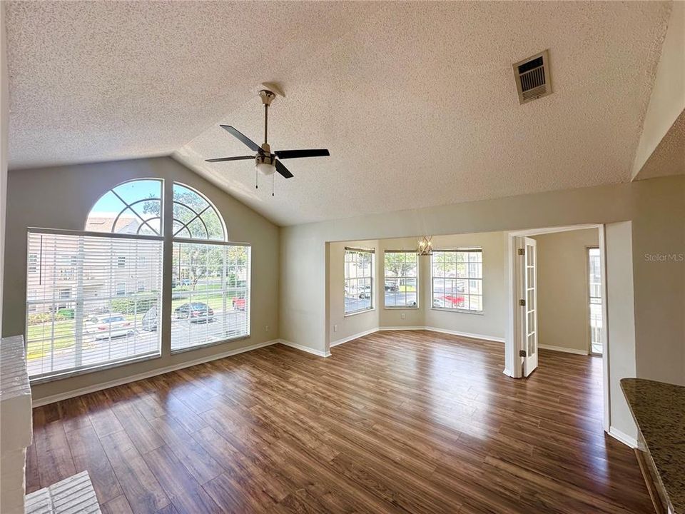 For Sale: $200,000 (3 beds, 2 baths, 1138 Square Feet)