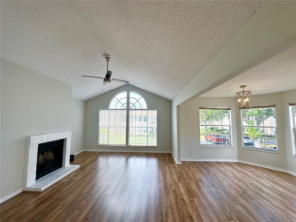 For Sale: $200,000 (3 beds, 2 baths, 1138 Square Feet)