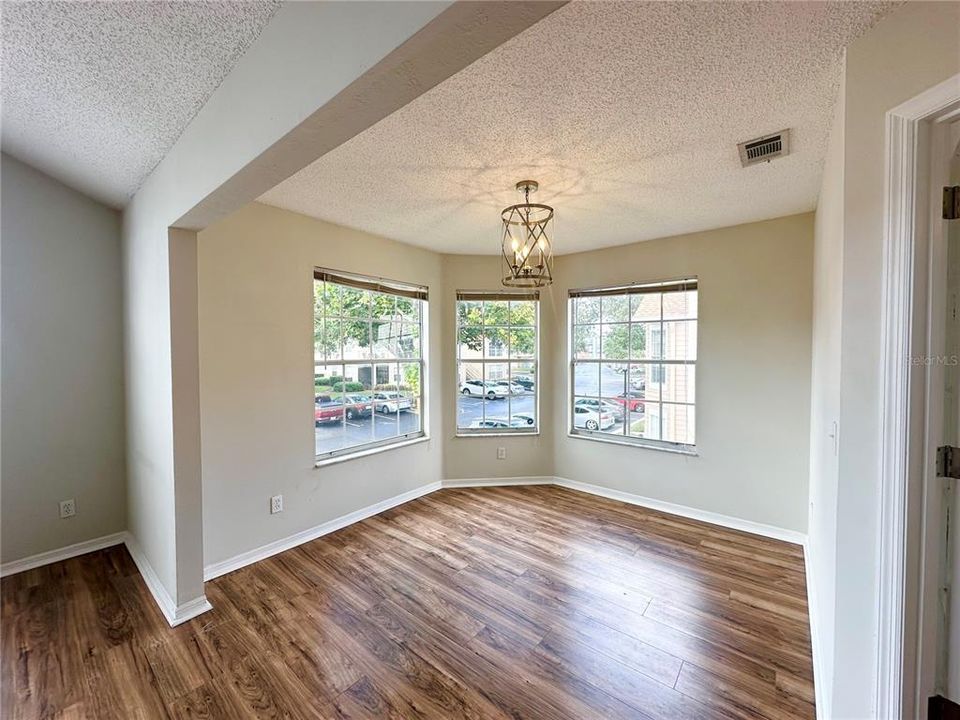 For Sale: $200,000 (3 beds, 2 baths, 1138 Square Feet)