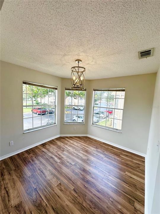 For Sale: $200,000 (3 beds, 2 baths, 1138 Square Feet)