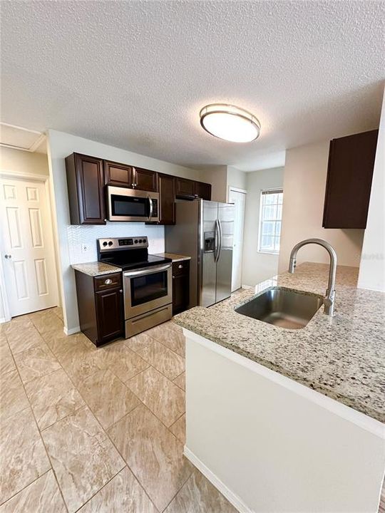 For Sale: $200,000 (3 beds, 2 baths, 1138 Square Feet)