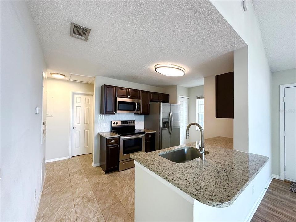 For Sale: $200,000 (3 beds, 2 baths, 1138 Square Feet)