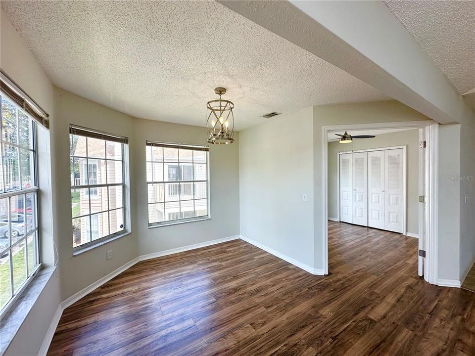 For Sale: $200,000 (3 beds, 2 baths, 1138 Square Feet)