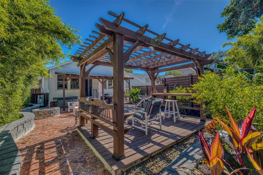 На продажу: $769,000 (4 спален, 3 ванн, 1970 Квадратных фут)