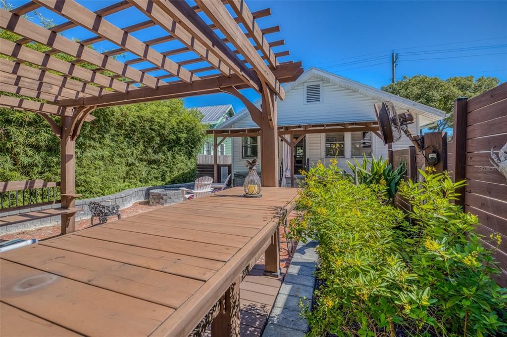 На продажу: $769,000 (4 спален, 3 ванн, 1970 Квадратных фут)