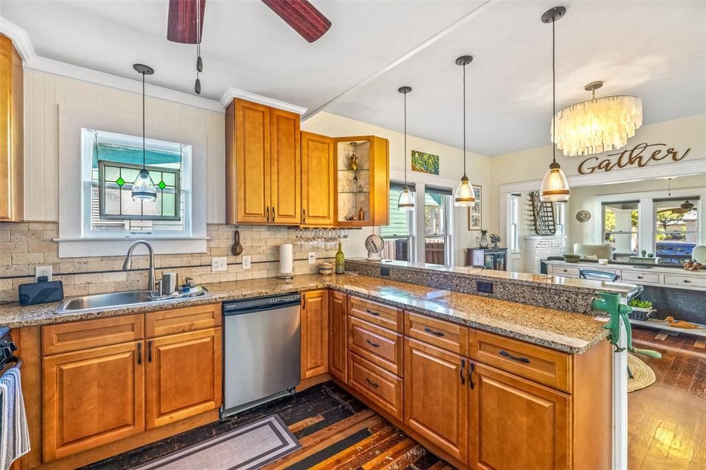 На продажу: $769,000 (4 спален, 3 ванн, 1970 Квадратных фут)