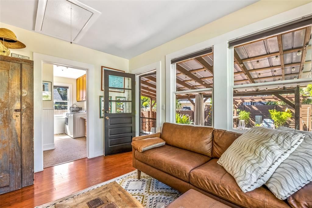 На продажу: $769,000 (4 спален, 3 ванн, 1970 Квадратных фут)